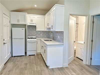 7052 Whitaker Lake Balboa, CA 91406