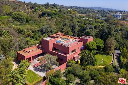 Once Asking $165 Million, Beverly Hills Estate Sold at Auction for Close to $60  Million - WSJ