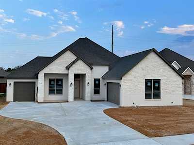 1525 Blue Lake Drive Burleson, TX 76058