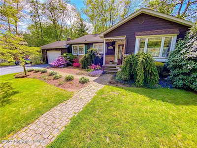 8684 Brown St Slatington, PA 18080