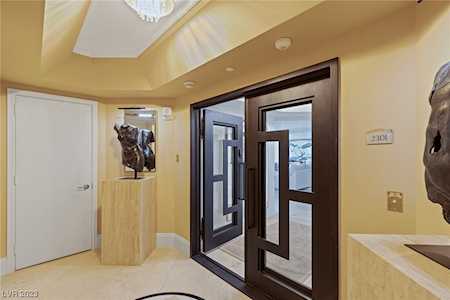 2777 Paradise Rd #2301 Las Vegas, NV 89109