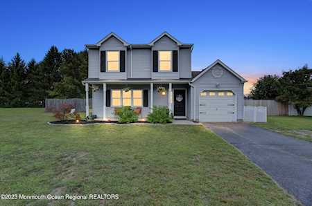 3 Albatross Dr Howell, NJ 07731
