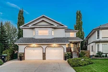 167 Valley Glen Bay NW Calgary, AB T3B 5P9