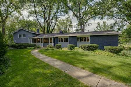 11 Golden Larch Ct Naperville, IL 60540