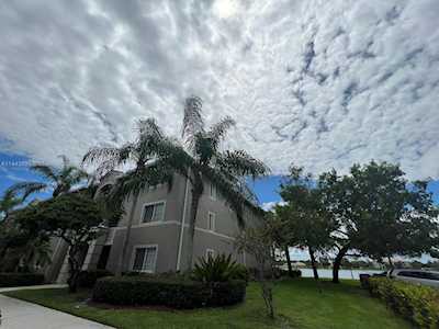 5035 Wiles Rd #305 Coconut Creek, FL 33073
