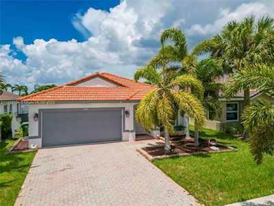 1484 NW 208th Way Pembroke Pines, FL 33029