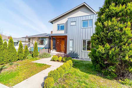 3287 E 18th Avenue Vancouver, BC V5M 2R8