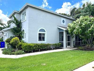 1403 SW 48th Ter Deerfield Beach, FL 33442