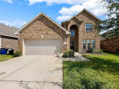 3006 Barrington Springs Ln Dickinson, TX 77539