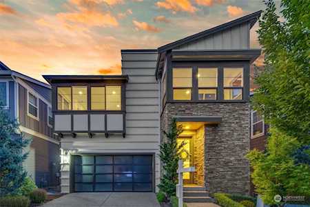 1371 Pine Crest Circle NE Issaquah, WA 98029