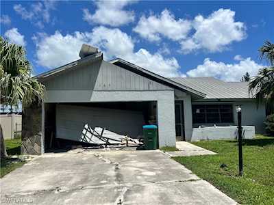 169 SE 22nd St Cape Coral, FL 34104-____