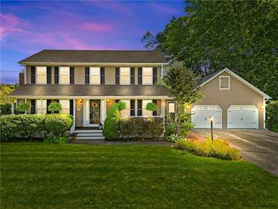 27 Pheasant Hill Ln Cranston, RI 02921