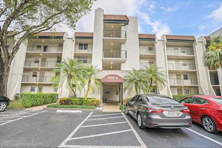 9230 Lagoon Pl #308 Davie, FL 33324