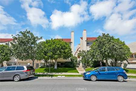 555 W Wilson Ave #14 Glendale, CA 91203