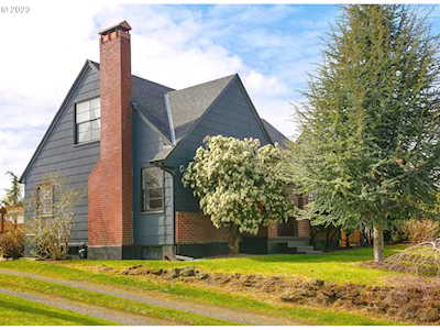 2416 NE Dekum ST Portland, OR 97211