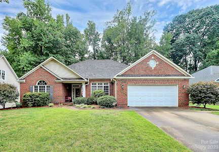 17607 Cambridge Grove Dr Huntersville, NC 28078