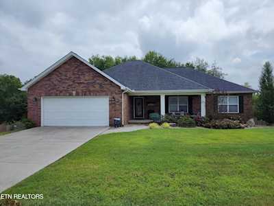 360 Willingham Dr Lenoir City, TN 37771