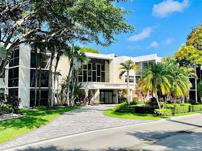 16500 Golf Club Rd #313 Weston, FL 33326