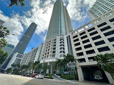 950 Brickell Bay Dr #5302 Miami, FL 33131