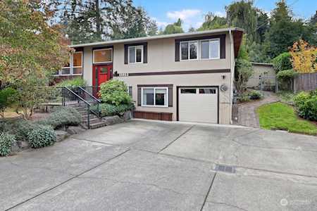 15855 37th Ave NE Lake Forest Park, WA 98155