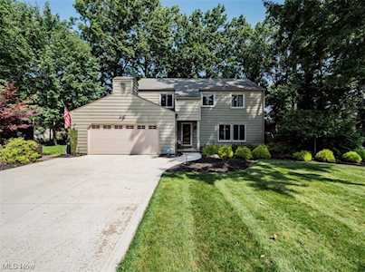 32556 Spinnaker Dr Avon Lake, OH 44012