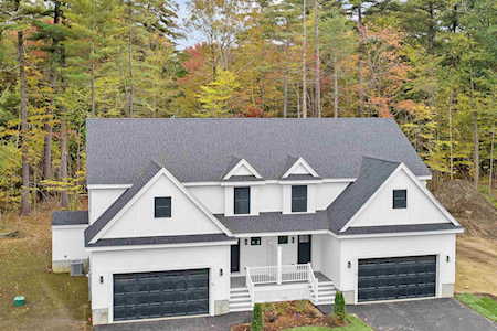 34 Stephen C. Savage Way Plaistow, NH 03865