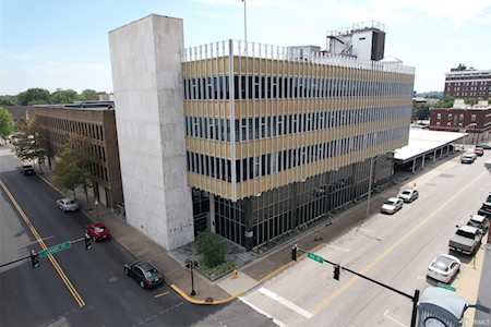 101 SE 3rd Street #4D Evansville, IN 47708