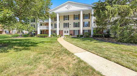 1525 Hampton Hall Dr Chesterfield, MO 63017