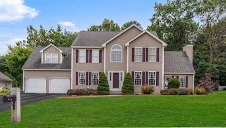 37 Stirling Ave Hooksett, NH 03106