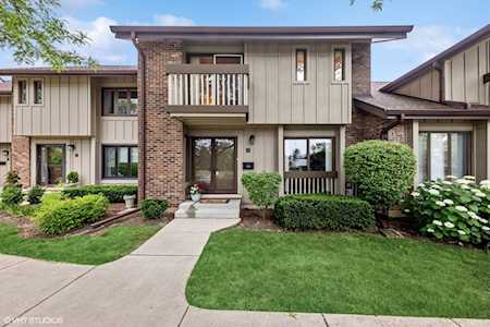 10 Kent Ct Willowbrook, IL 60527