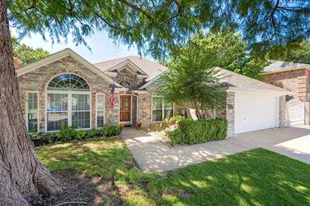 3105 Hazlewood Court Bedford, TX 76021