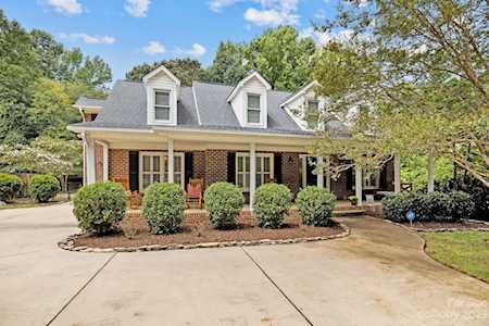 5301 Lancelot Dr Charlotte, NC 28270