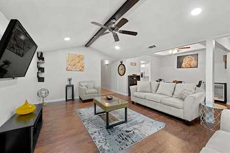 922 Shady Creek Lane Bedford, TX 76021