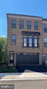 5233 Ridgeview Retreat Dr Chantilly, VA 20151