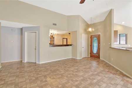 918 Lemontree Drive Arlington, TX 76017