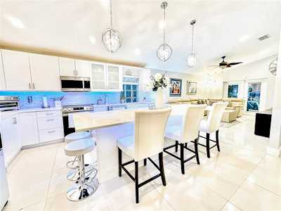 20564 SW 5th St Pembroke Pines, FL 33029