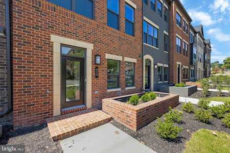 820 Greenbriar St S Arlington, VA 22204