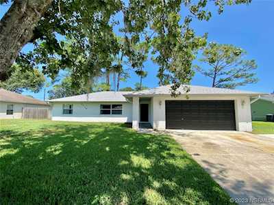 2415 Vista Palm Dr Edgewater, FL 32141