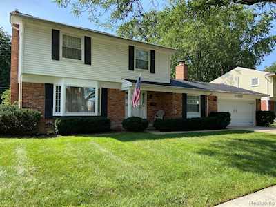 30105 Buckingham St Livonia, MI 48154