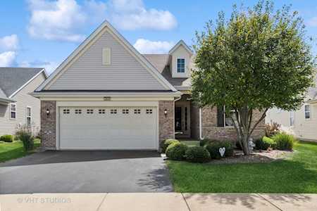 2824 Hillcrest Circle Naperville, IL 60564