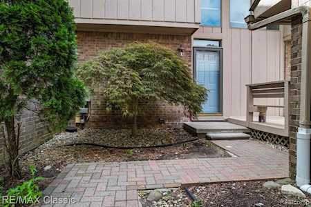 35471 Heritage Ln Farmington, MI 48335