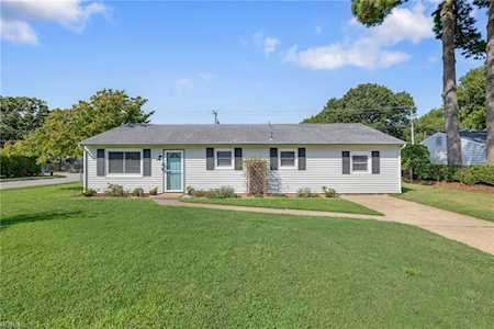 997 Oak Forest Ct Virginia Beach, VA 23464