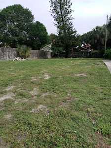 624 56th Street West Palm Beach, FL 33407