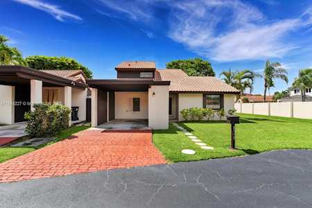 8950 SW 112th Pl Miami, FL 33176