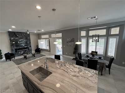 2736 Tumble Brook Dr Las Vegas, NV 89134