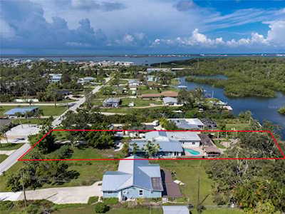 2062 Oyster Creek Dr Englewood, FL 34224