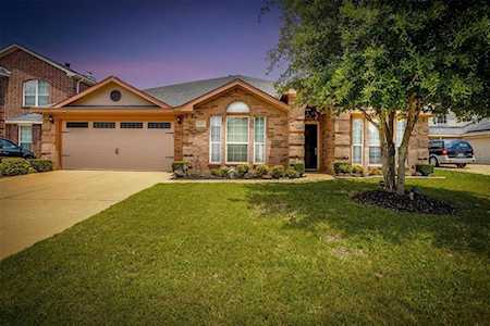 1005 Hidden View Court Burleson, TX 76028