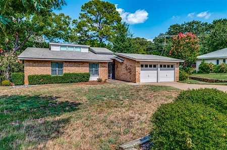 2201 Vail Court Arlington, TX 76012