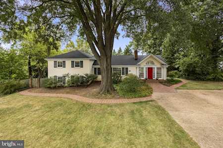 1909 Earldale Ct Alexandria, VA 22306
