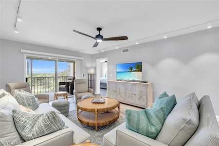 340 Horse Creek Dr #406 Naples, FL 34110